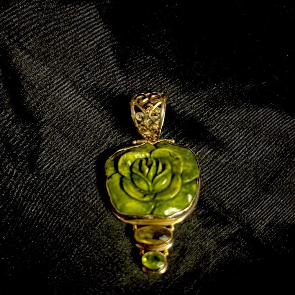 Green Rose Carved Pendant Necklace - Women Jewelry